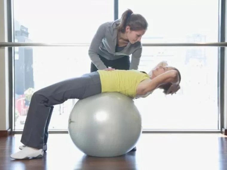 Bol u ledjima? Zaboravite na bol uz ove vezbe